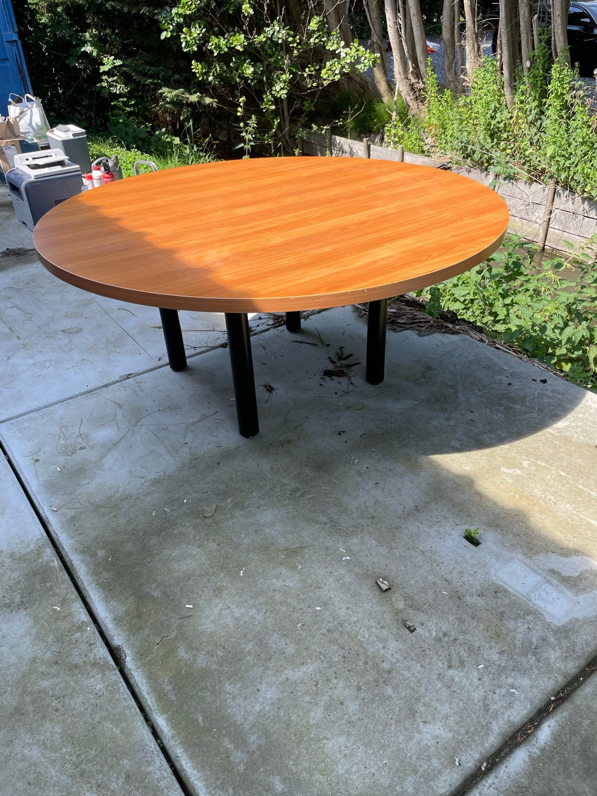 Ronde tafel met houten blad en zwarte poten, Gebruikt, 150 tot 200 cm, Ovaal, Drie personen
