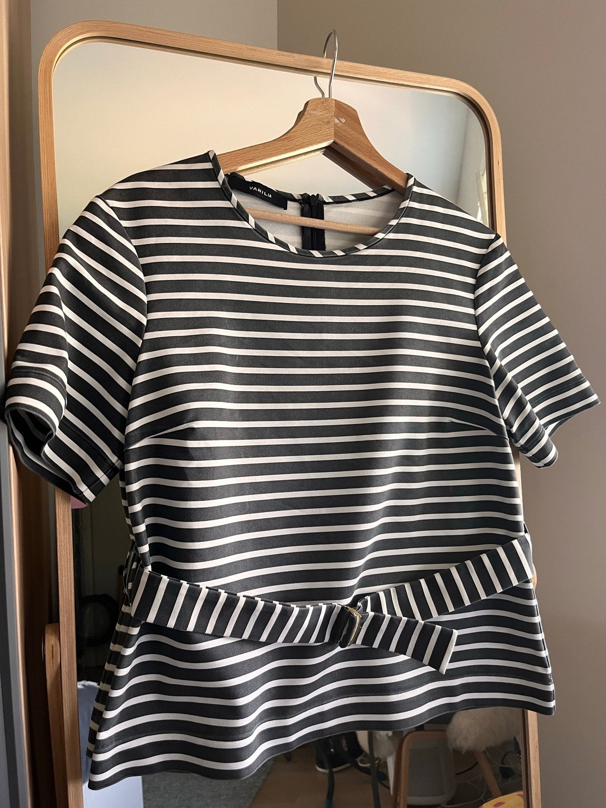 Vanilia gestreepte top met korte mouwen en ceintuur, Kleding | Dames, Maat 38/40 (M), Zwart, Ophalen of Verzenden, Zo goed als nieuw