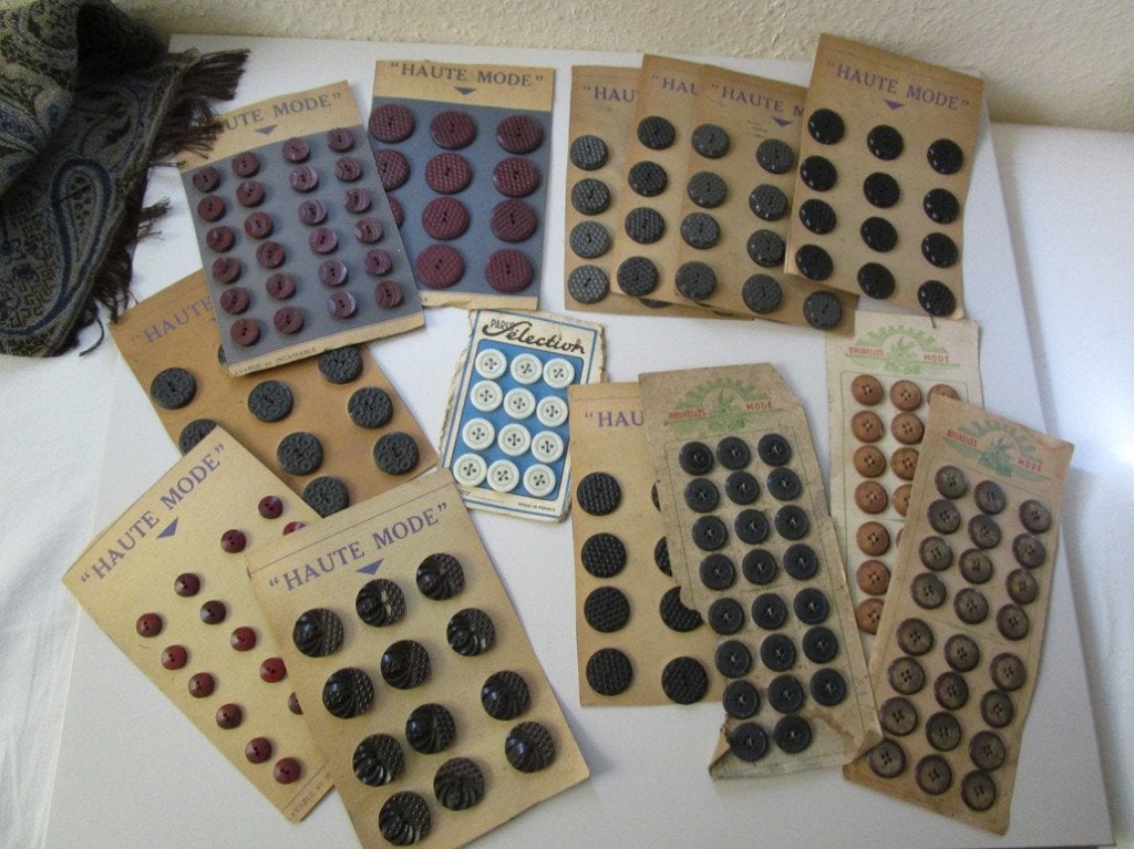 Vintage knopen op kaartjes - Diverse kleuren en maten, Hobby en Vrije tijd, Ophalen of Verzenden, Nieuw, Knoop of Knopen