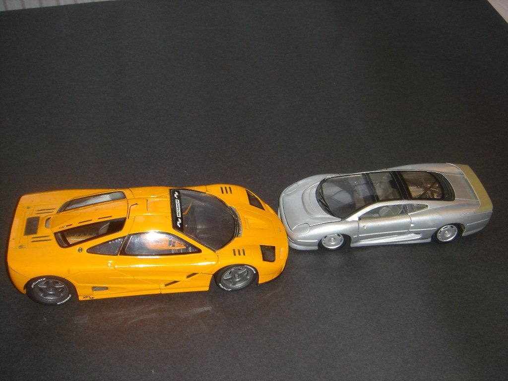 UT Models McLaren F1 1:18 en Jaguar XJ220 1:24, Ophalen of Verzenden, Gebruikt, UT Models