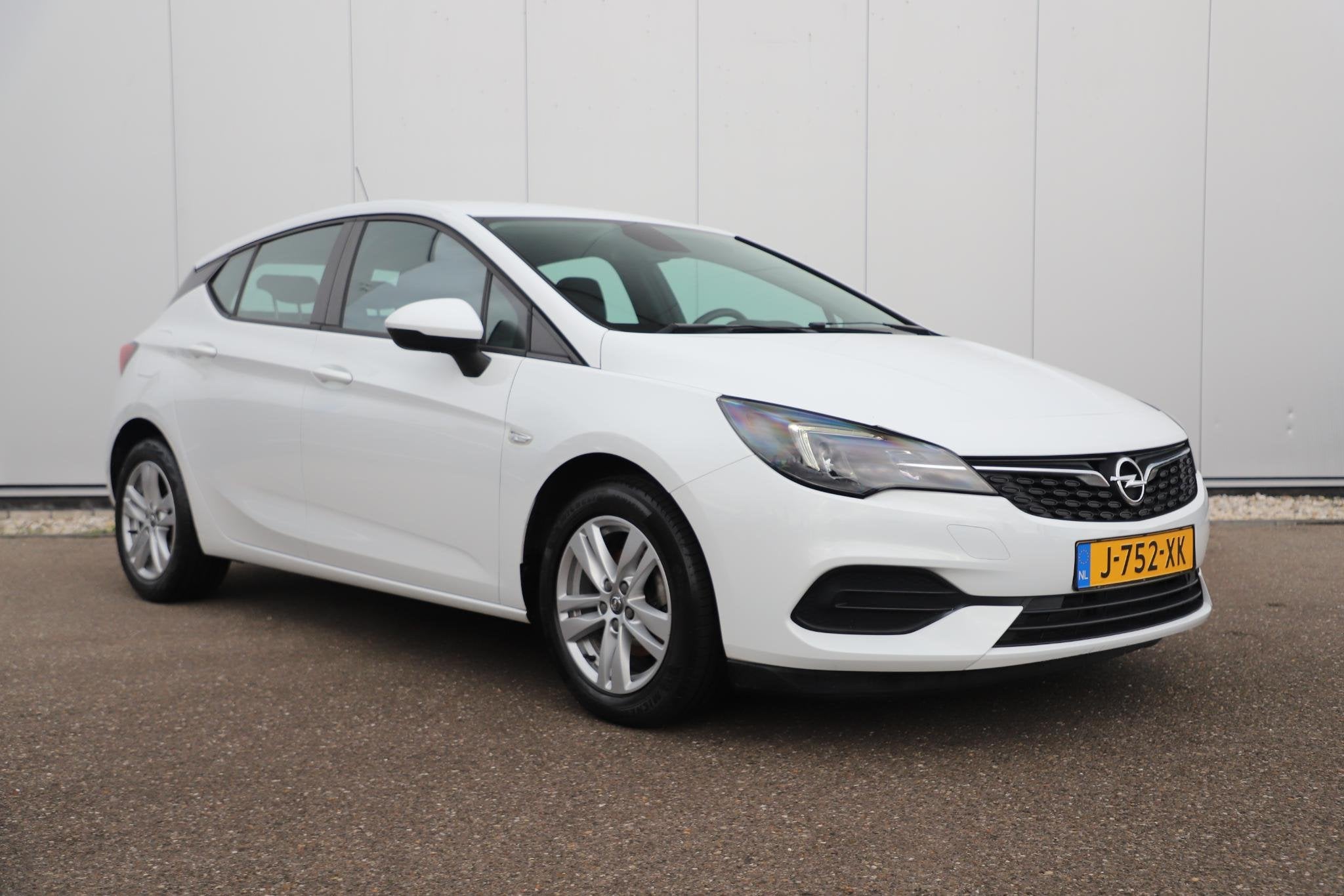 Opel Astra 1.2 Edition 110PK Navigatie Carplay Android LMV A, Auto's, Voorwielaandrijving, Stof, Gebruikt, 1199 cc