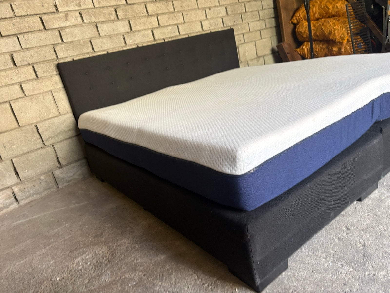 Zo goed als nieuwe Boxspring 200x200 met Matt matras, Ophalen, Zwart, Tweepersoons, Zo goed als nieuw