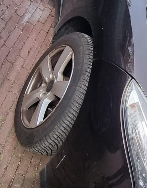 Zomerbanden 205/50/R17 + lichtmetalen velgen Renault Megane, Auto-onderdelen, Banden en Velgen, Ophalen, Gebruikt, Banden en Velgen