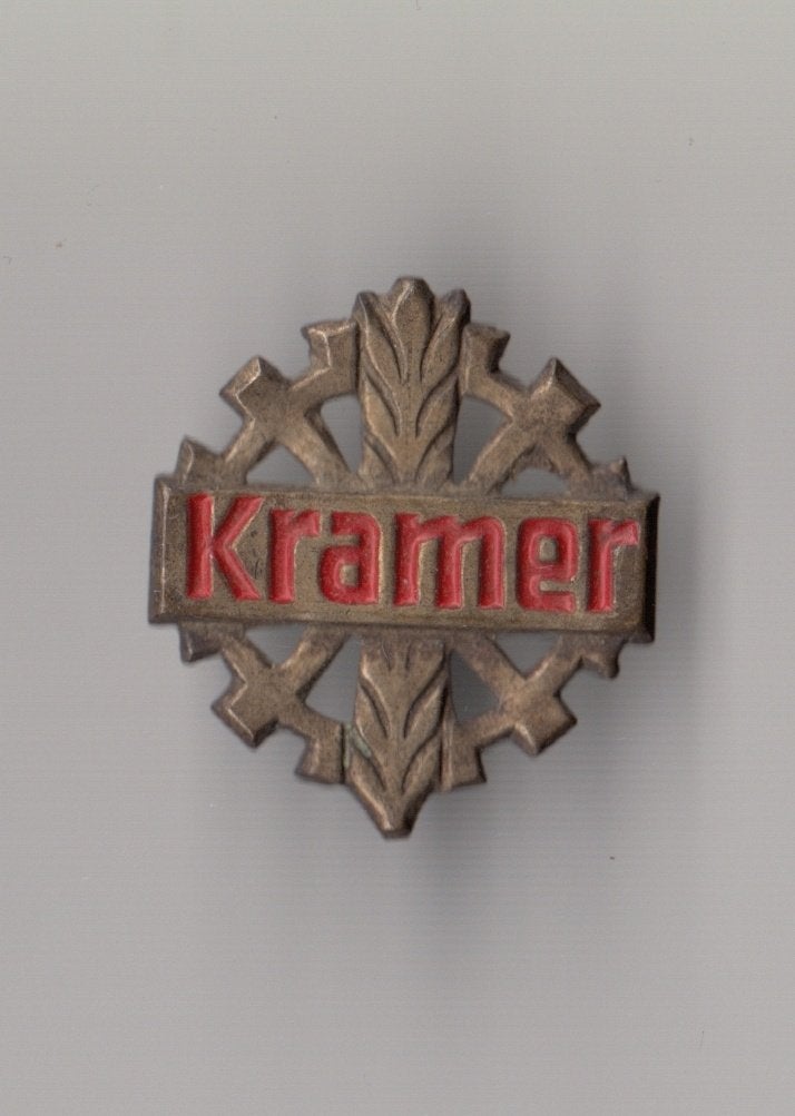 Kramer Tractor logo broche, Gebruikt, Niet vindbaar, Niet vindbaar, Speldje of Pin