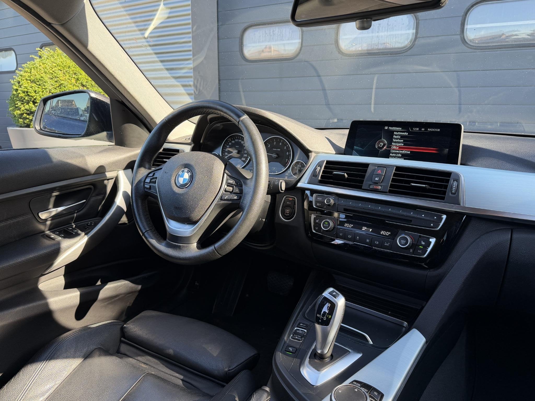 BMW 3-serie Touring 320i Centennial High Executive | Navigat, Automaat, 1998 cc, Achterwielaandrijving, 4 cilinders