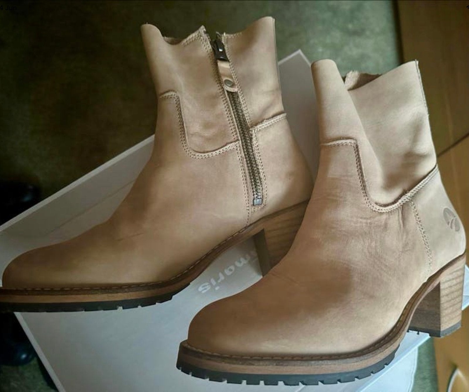 Stijlvolle beige laarzen maat 37 - Zo goed als nieuw, Ophalen of Verzenden, Zo goed als nieuw, Beige, Lage of Enkellaarzen