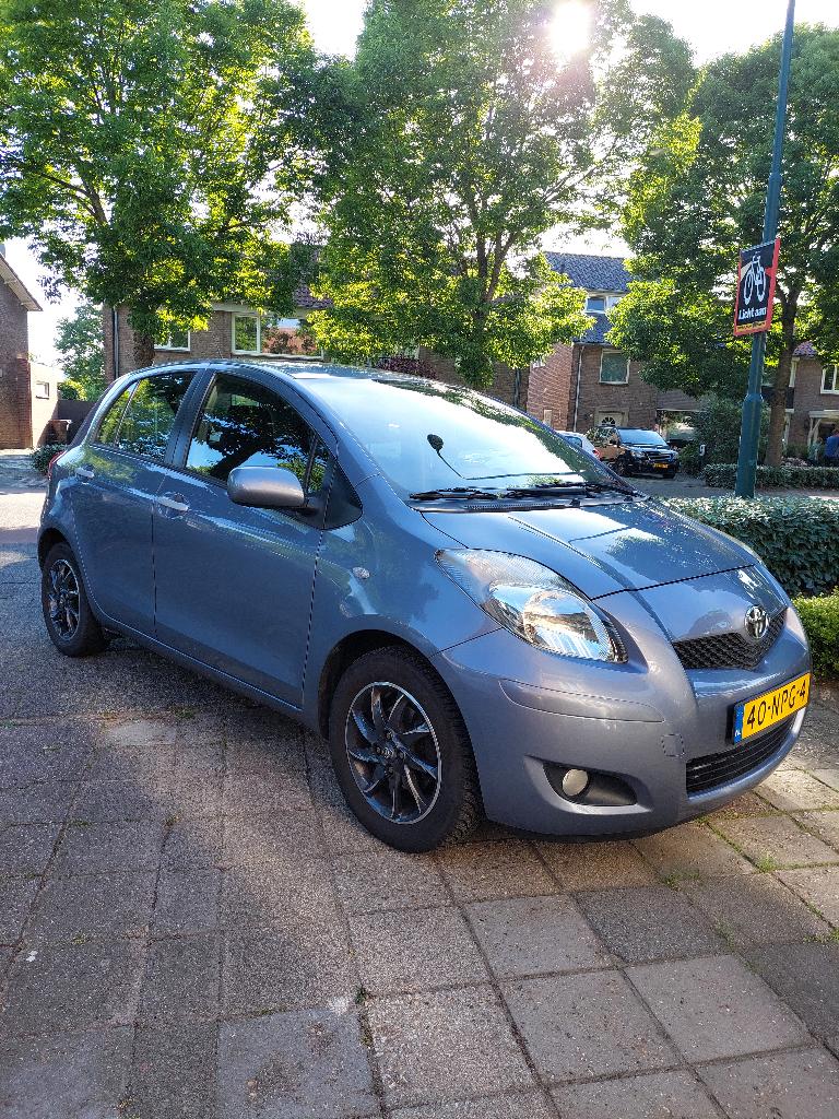 Toyota Yaris 1.3 16V Vvt-i 5DR 2010 Blauw, Auto's, Toyota, Voorwielaandrijving, Stof, 40 €/maand, 4 cilinders