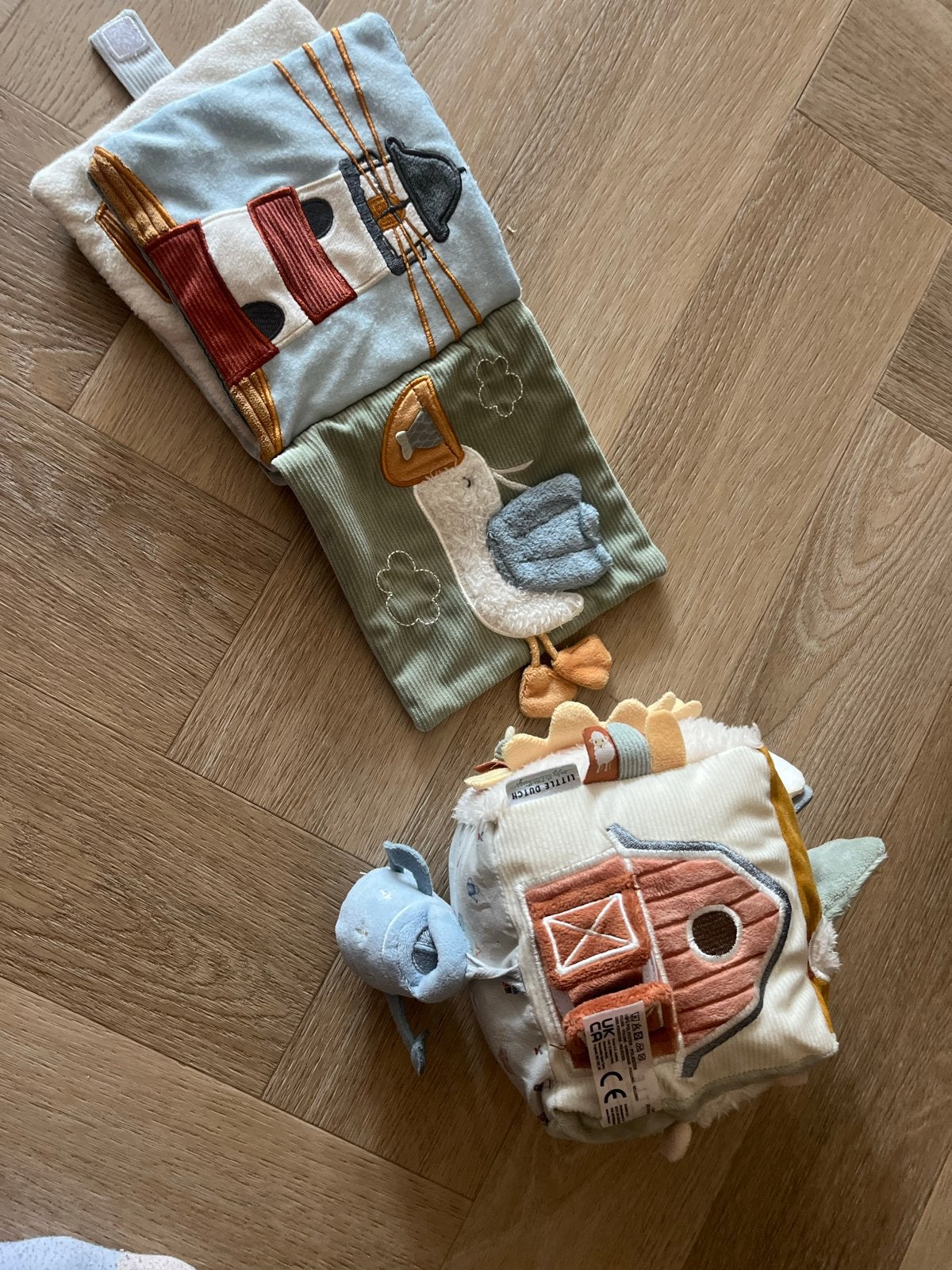 Little Dutch Boekje met spiegel, rammelaar en knuffel, Ophalen of Verzenden, Zo goed als nieuw, Overige typen, Met geluid