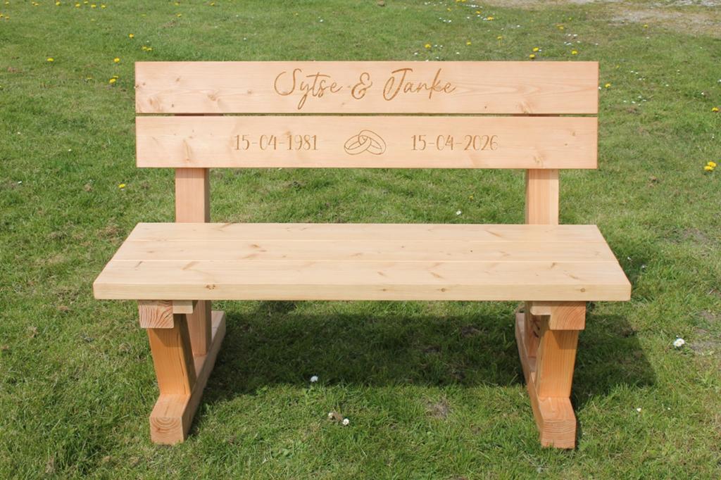 Gepersonaliseerde houten tuinbank met gravure