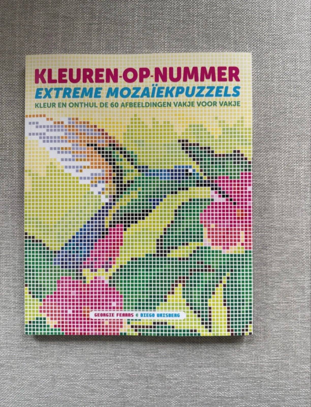 Kleuren-op-nummer Extreme Mozaïekpuzzels Boek, Ophalen of Verzenden, Zo goed als nieuw, Puzzelboek