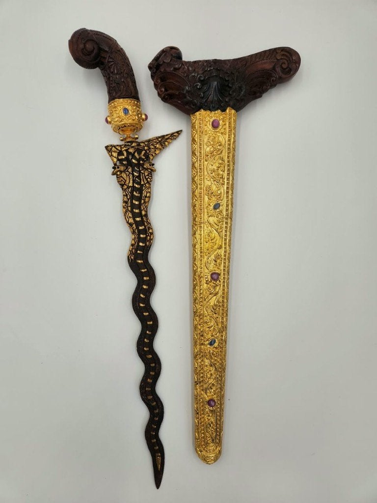 Keris Madura Naga Kembar 13 Luk Keleng Kinatah Goud KTC59, Gesneden, 56 cm, Wapen, Verzenden