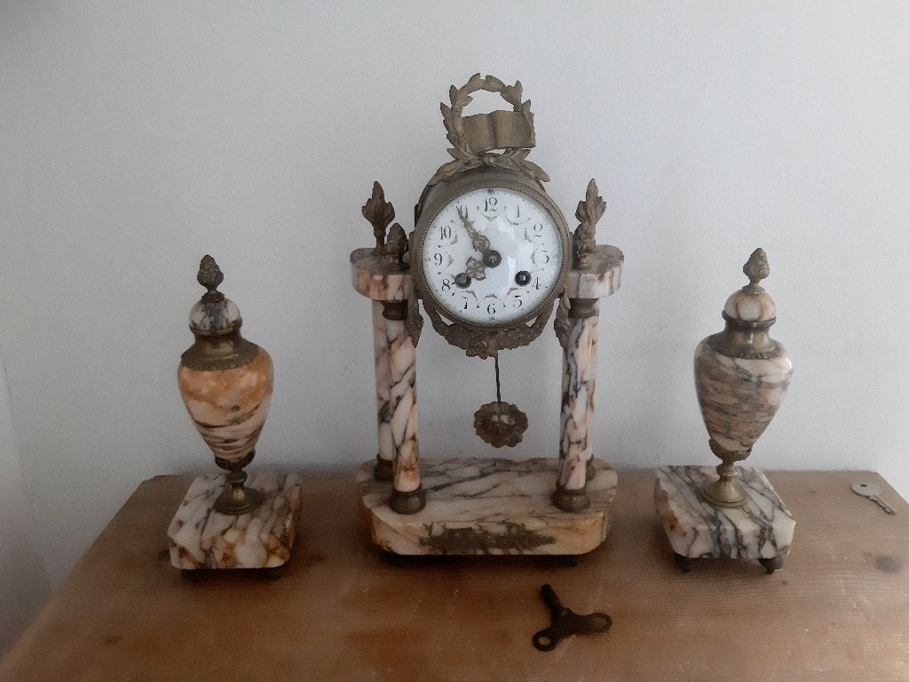 franse antieke klok met zijstukken., Antiek en Kunst, Ophalen of Verzenden