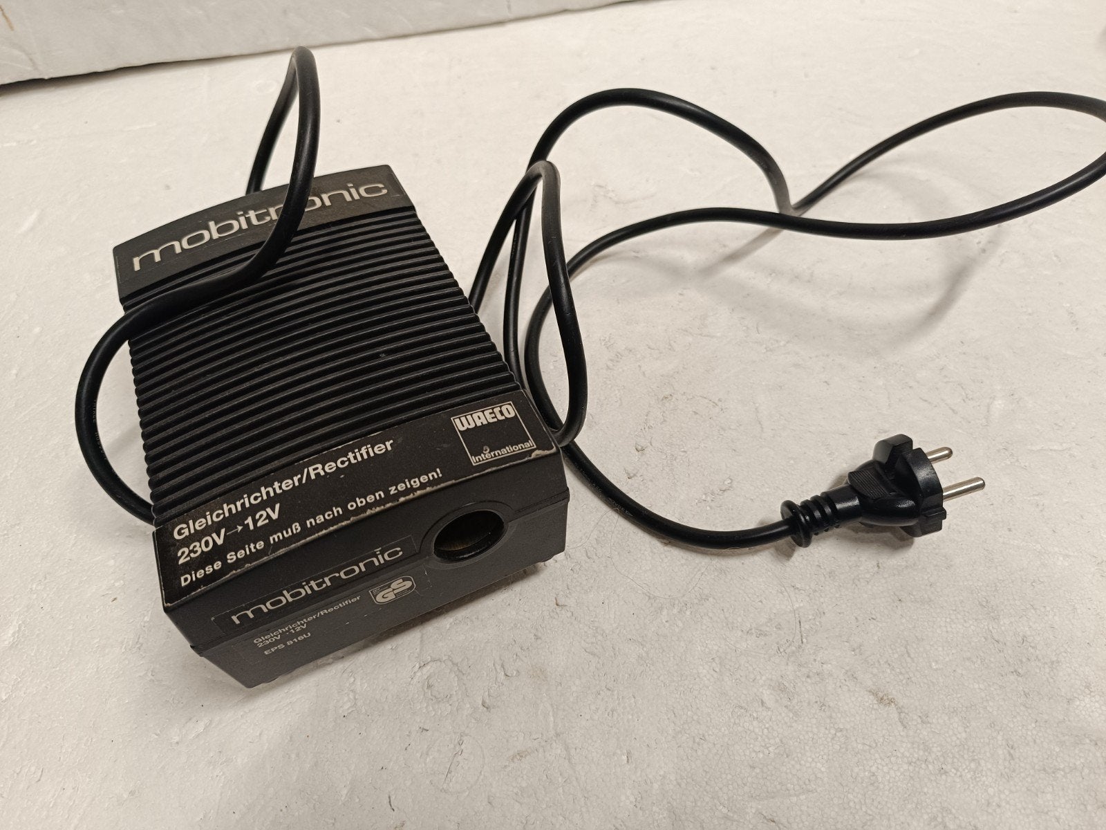 Mobitronic omvormer 230 volt naar 12 volt auto plug, Gebruikt, Q, Ophalen of Verzenden