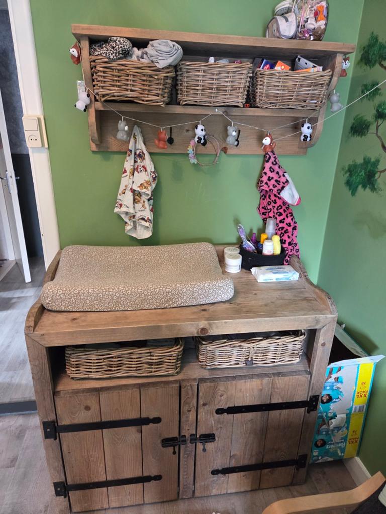 Steigerhouten commode met kapstok, Ophalen, 50 tot 70 cm, Opstaande rand, 100 cm of meer