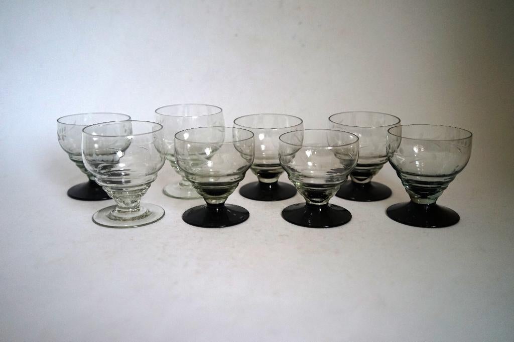 8 elegante art deco glaasjes zwart helder voet geslepen glas, Glas of Glazen, Gebruikt, Ophalen of Verzenden, Glas
