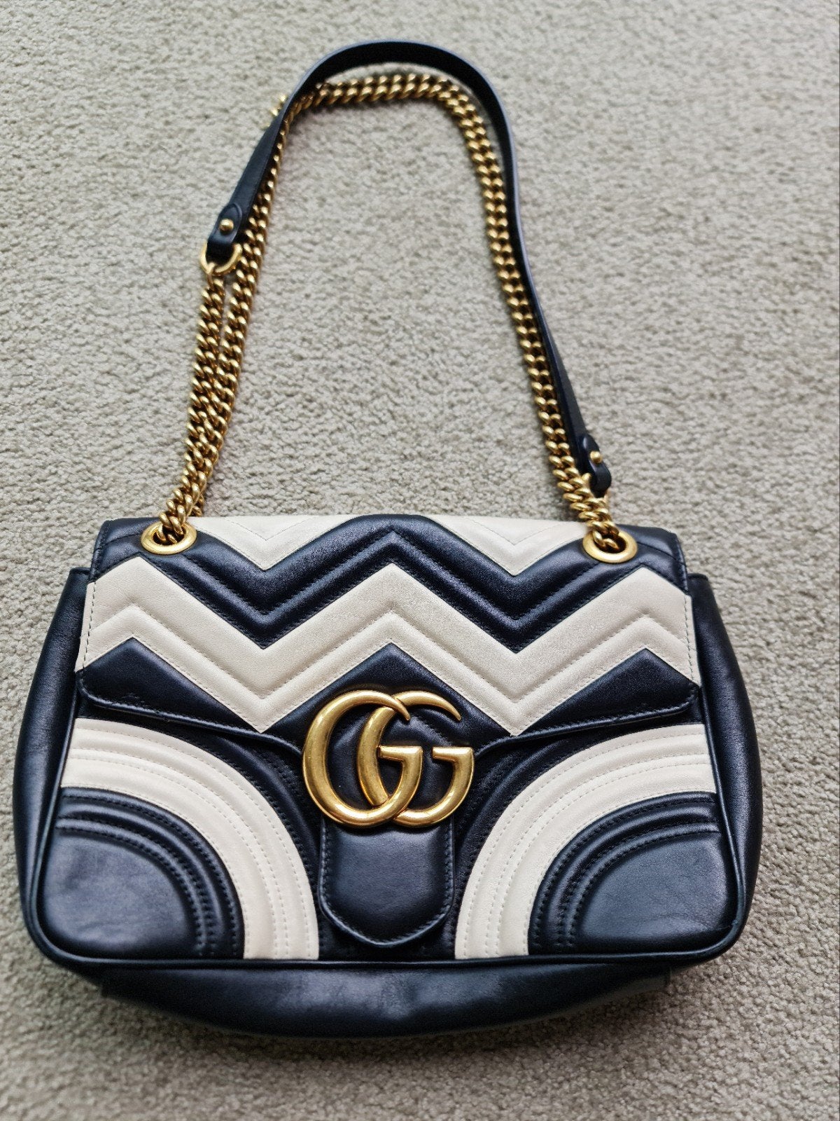Gucci GG Marmont Schoudertas Zwart/Wit, Ophalen of Verzenden, Zo goed als nieuw, Zwart, Schoudertasje