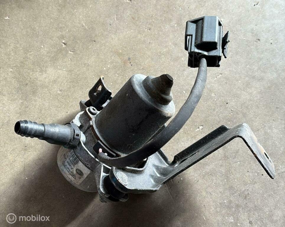 Vacuumpomp Volvo XC90 I ('02->) 30630398, Gebruikt, Ophalen of Verzenden, Volvo