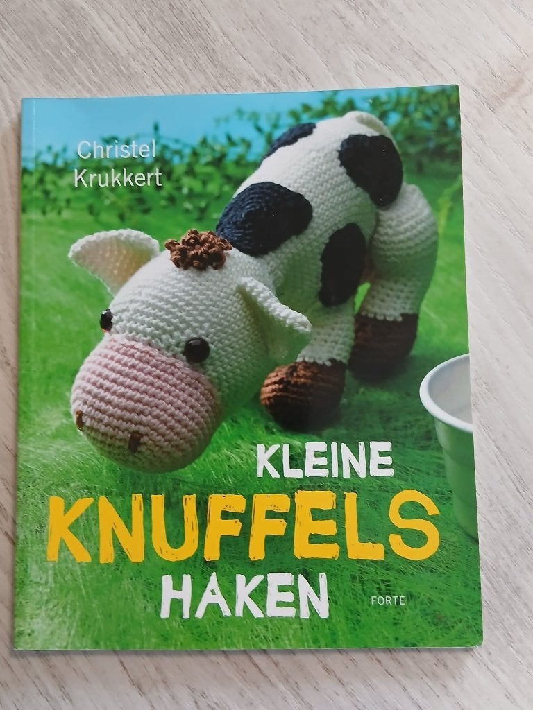 Boek kleine knuffels haken, Ophalen of Verzenden, Zo goed als nieuw, Haken, Patroon of Boek