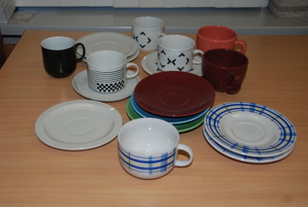 Kop en schotels diverse., Gebruikt, Keramiek, Ophalen of Verzenden, Bord(en)