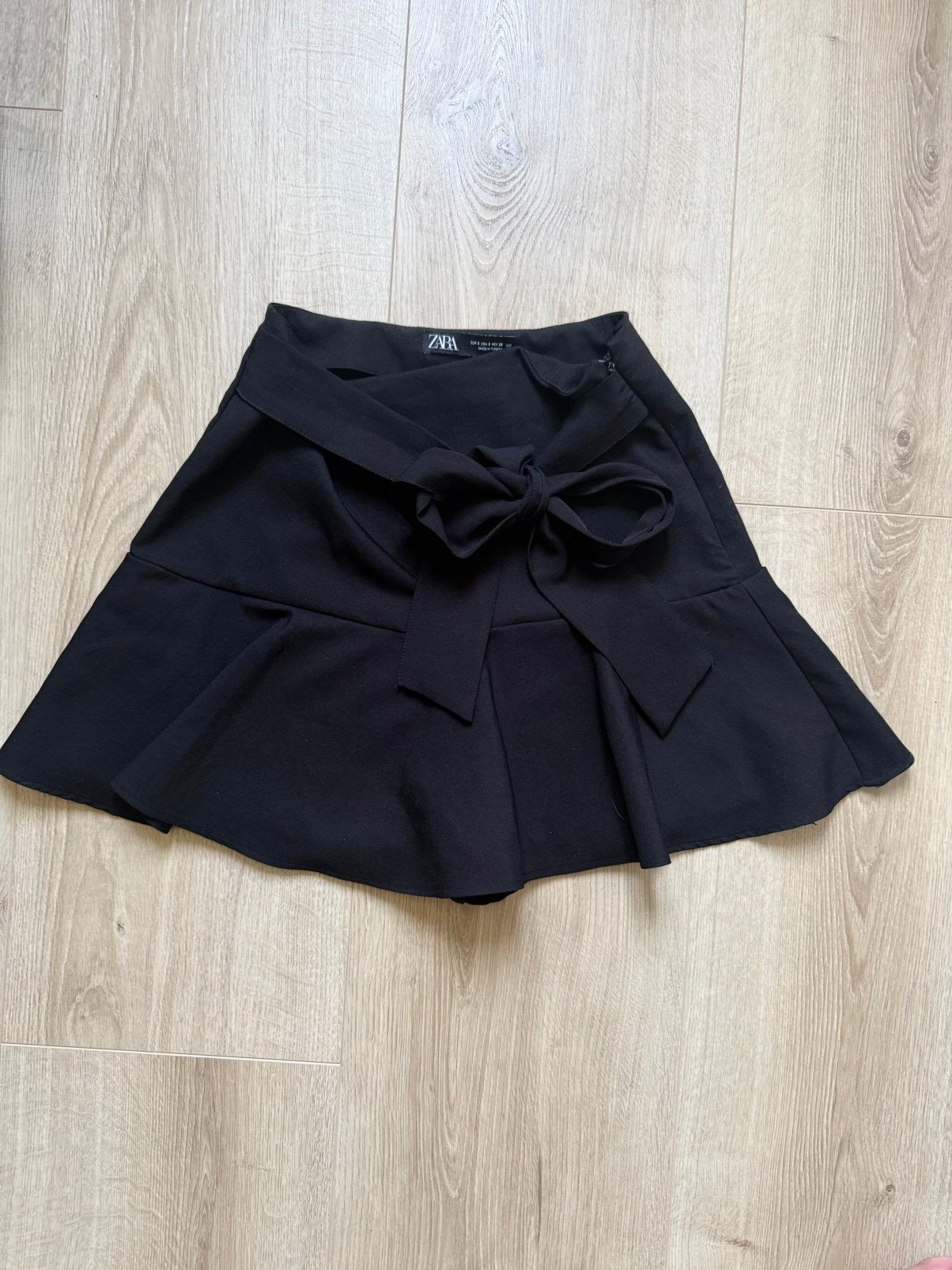 Zwart broek rokje met strik Zara, Zwart, Ophalen of Verzenden, Zo goed als nieuw, Maat 36 (S)