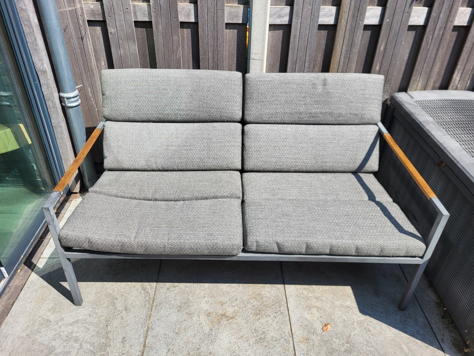 Loungebank 2-zits aluminium met houten armleuningen, Tuin en Terras, Tuinsets en Loungesets, 2 zitplaatsen, Gebruikt, Aluminium