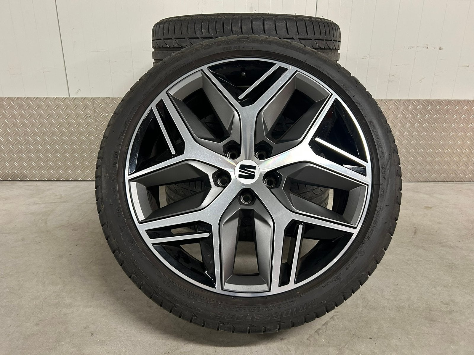 SEAT Ateca FR 19 inch 5x112 Bridgestone Potenza S001 zomer