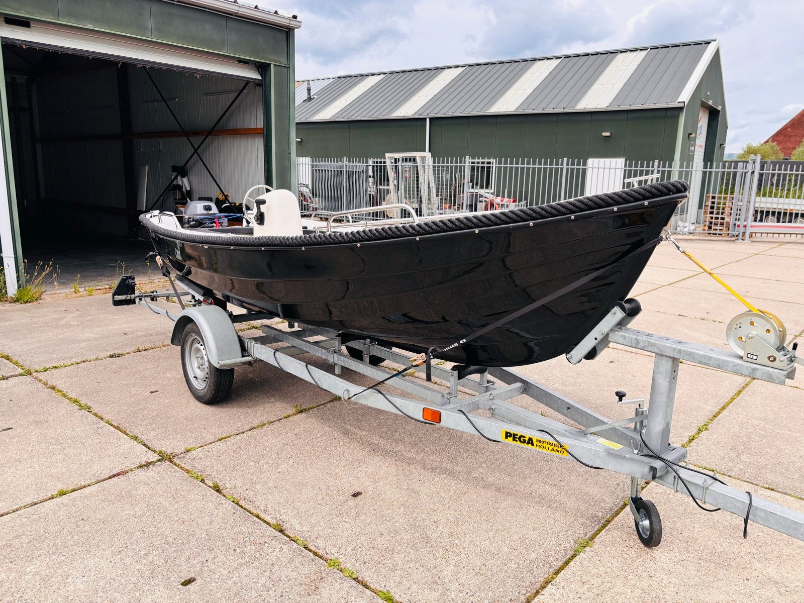 Eureka 430 Sloep met Yamaha 6pk buitenboordmotor en trailer, Watersport en Boten, Motorboten en Motorjachten, Overige merken, Afdekzeil