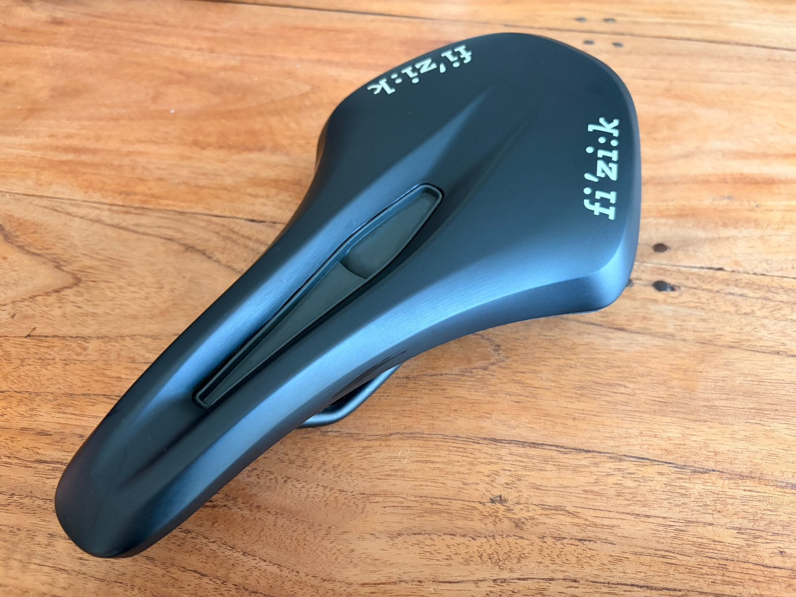 Fizik Terra Argo X3 gravel zadel, Fietsen en Brommers, Fietsonderdelen, Overige materialen, Racefiets, Ophalen of Verzenden, Zo goed als nieuw