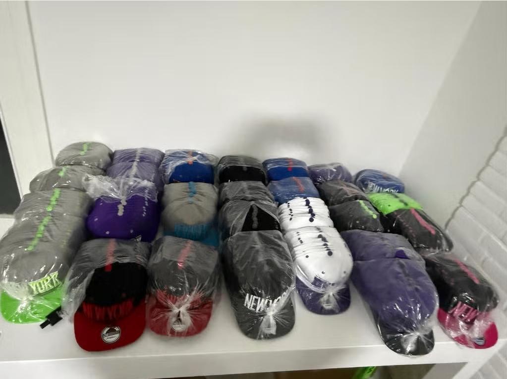Partij van 588 petjes: New York, Chicago, Miami, Obey, Yolo, Kleding | Heren, Ophalen, Nieuw, One size fits all, Pet