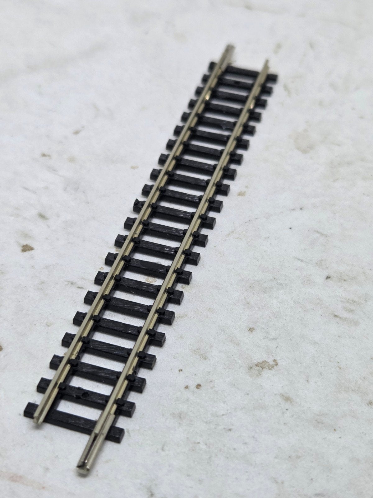 Minitrix 4904 rechte rails, 104,2 mm lang - per stuk, Overige merken, Gebruikt, Gelijkstroom, Rails