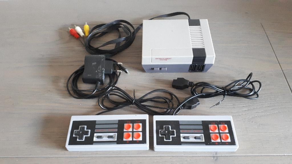 Retro-gameconsole met ingebouwde 620 klassieke videogames, Ophalen, Overige merken, Zo goed als nieuw