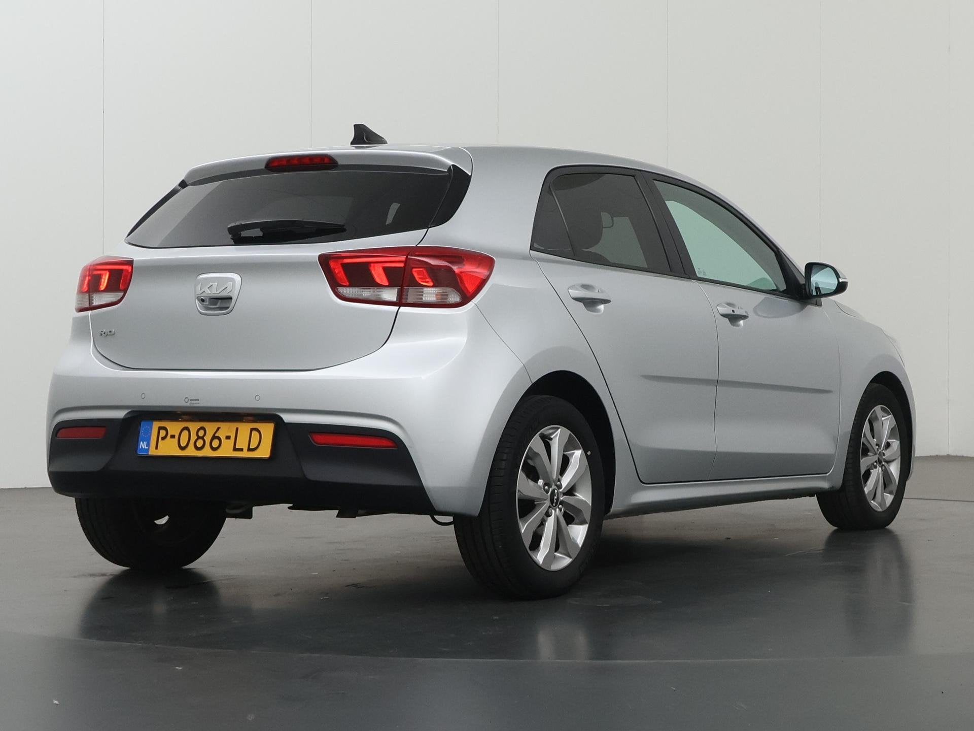Kia Rio 1.0 T-GDi MHEV DynamicPlusLine | Navigatie | Parkeer, Auto's, Automatische klimaatregeling, Gebruikt, Euro 6, 49 €/maand