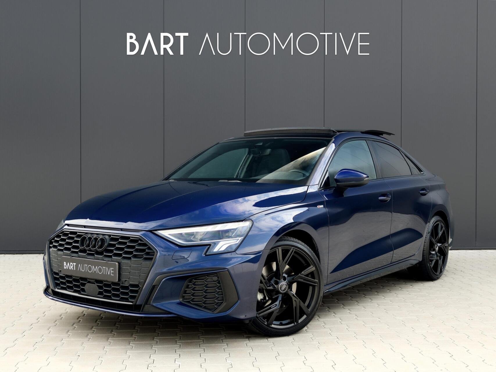 Audi A3 Limousine 35 TFSI S-Line|Pano|Matrix|Black Optik|BTW, Dealer onderhouden, 4 cilinders, 150 pk, Blauw