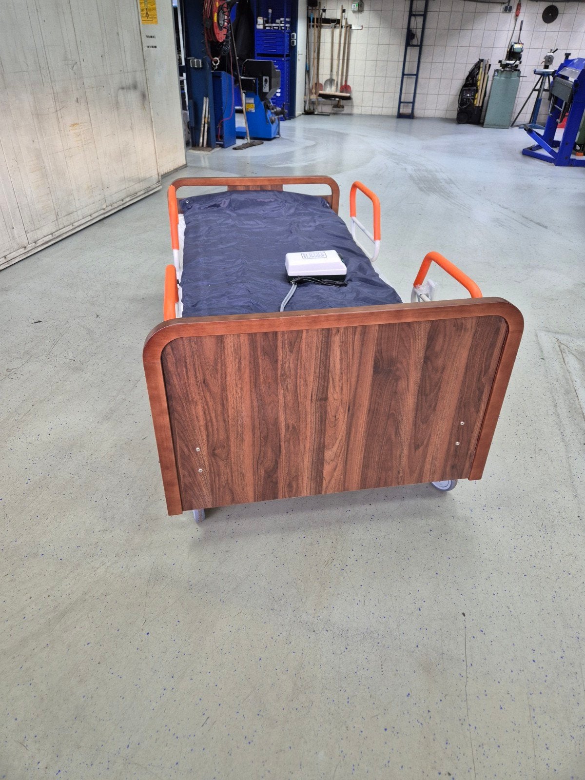 Verstelbaar ziekenhuisbed met matras en bedhekken, 90 cm, Eenpersoons, Bruin, Onbekend