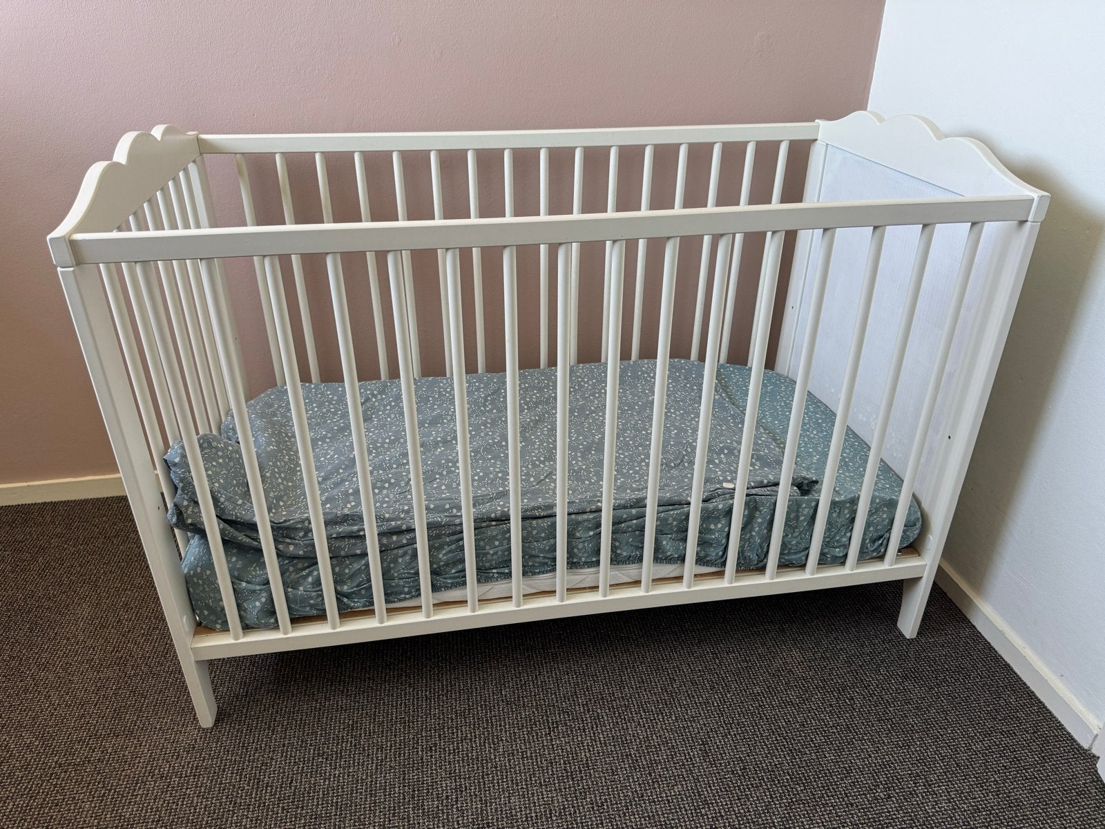 Wit ledikantje met matras 60*120, Kinderen en Baby's, Babywiegjes en Ledikanten, Ophalen, Gebruikt, Ledikant