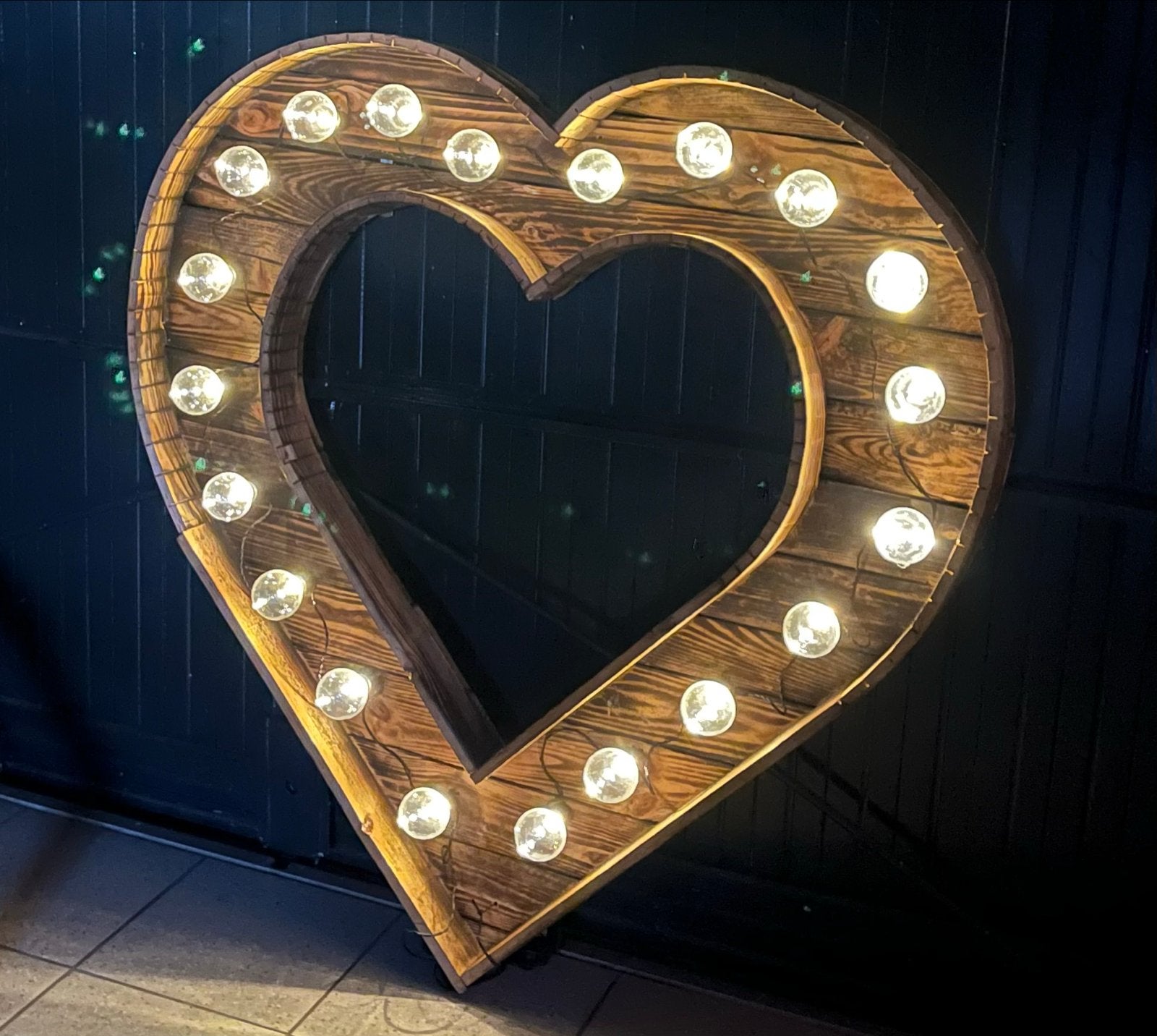 Groot Houten Verlicht Hart - Perfect voor Evenementen, Ophalen, Gebruikt, Valentijn of Romantisch