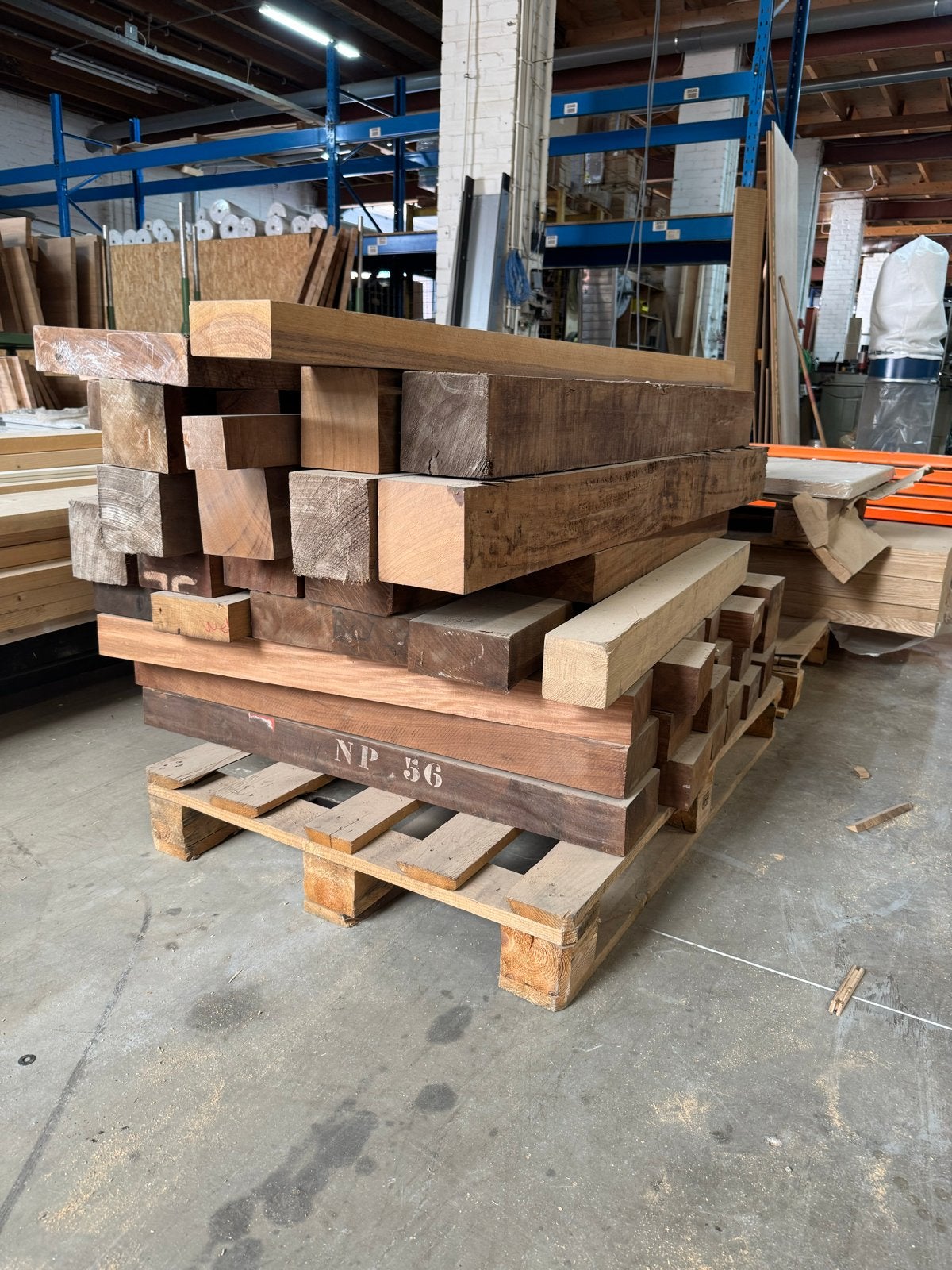 Dikke iroko balken 130x130mm, Ophalen, Gebruikt, Balk, Overige houtsoorten
