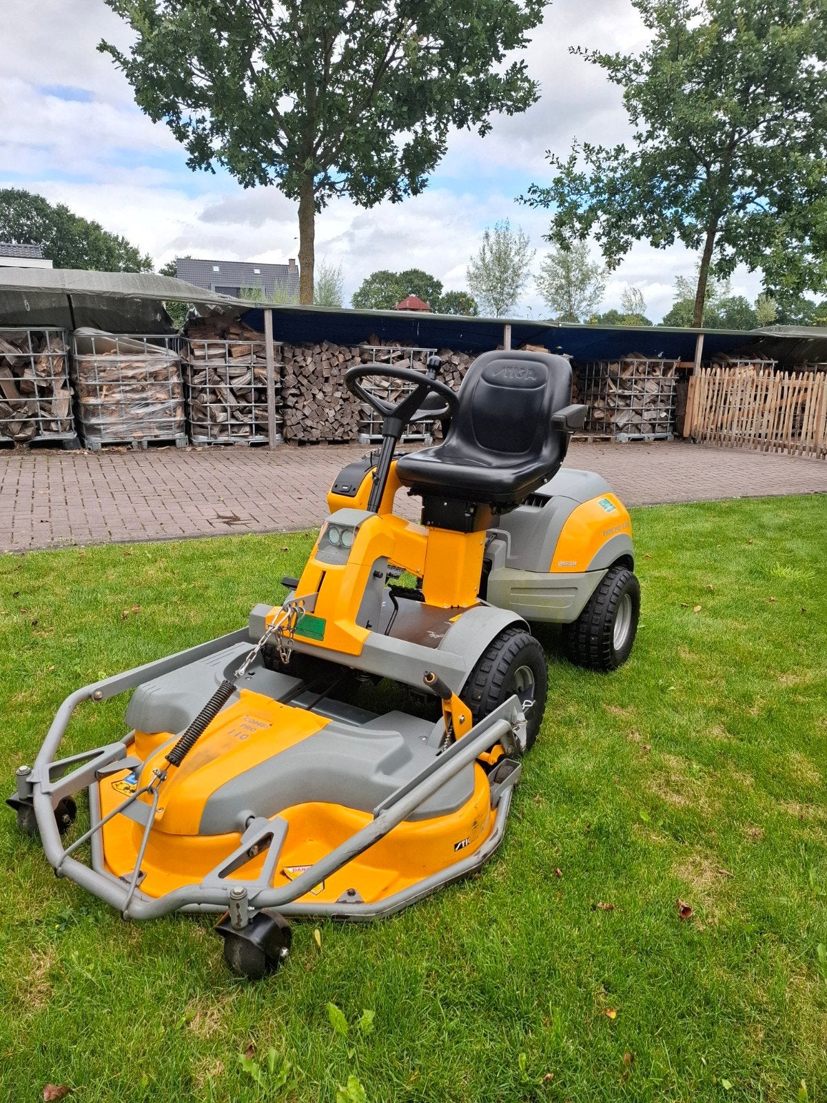 Nette Stiga Park Pro 18 4WD - Stuurbekrachtiging 110 CM Deck, Ophalen, Cirkelmaaier, Gebruikt, Stiga