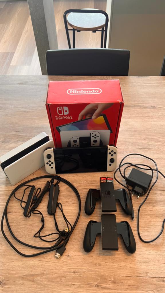 ZGAN Nintendo Switch OLED Wit - Krasvrij - Mario & Pokemon, Switch OLED, Met games, Ophalen of Verzenden, Zo goed als nieuw