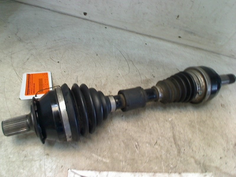 Aandrijfas Links Voor Mercedes-Benz A (W176) 2012, Gebruikt, Mercedes-Benz AG, Mercedes-Benz, Mercedesstraße 120, Stuttgart 70372, , Duitsland