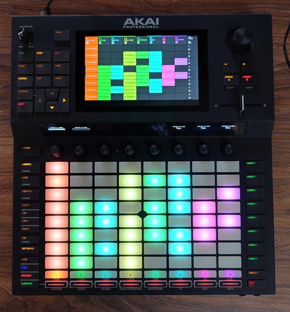 Akai Professional Force MPC met 256 GB SSD en Decksaver, Overige merken, Zo goed als nieuw, Met midi-aansluiting, Overige aantallen