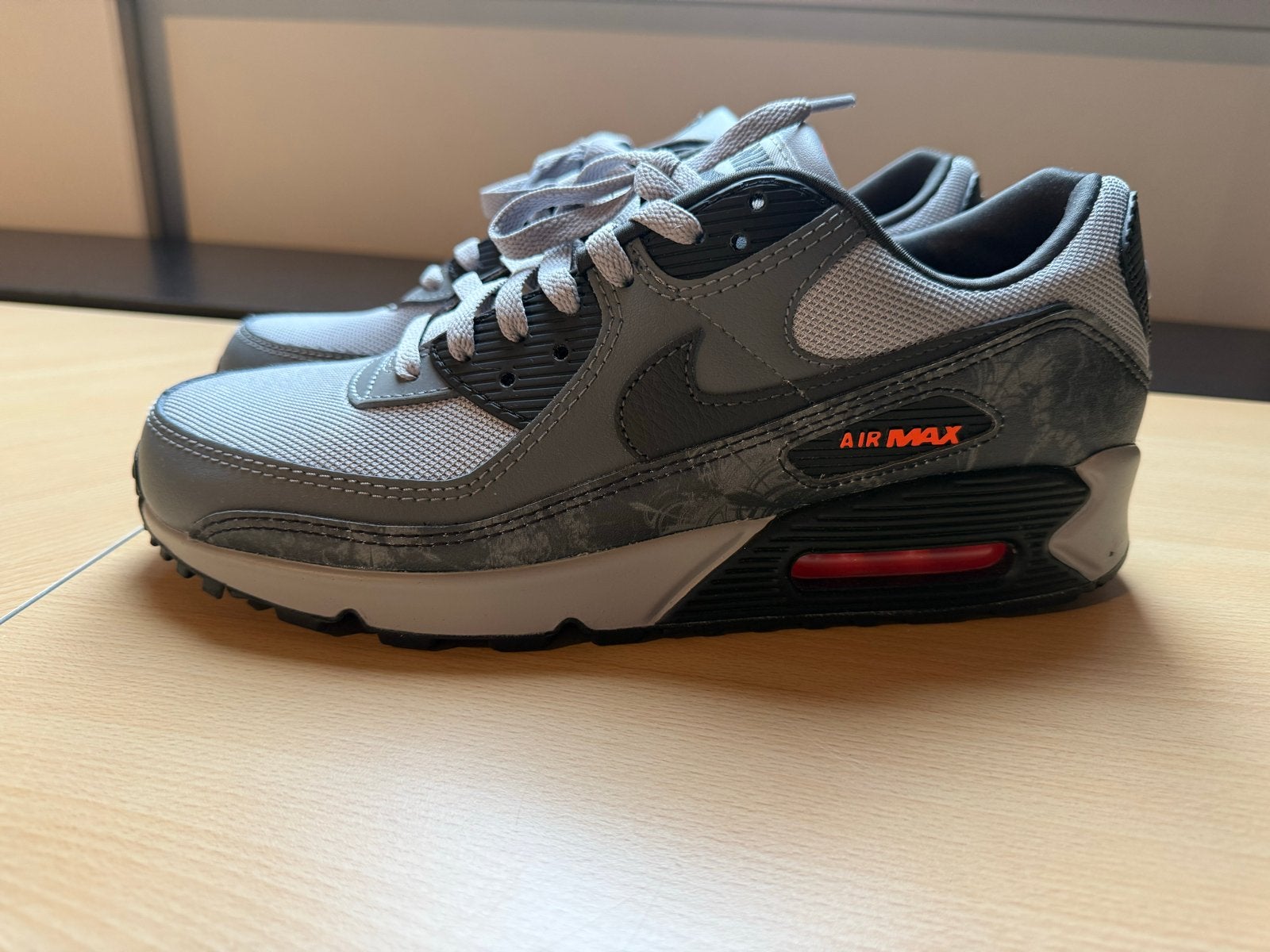 Nike Air Max 90 Sneakers - Grijs - Maat 43, Kleding | Heren, Schoenen, Overige kleuren, Nieuw, Ophalen of Verzenden, Sneakers of Gympen