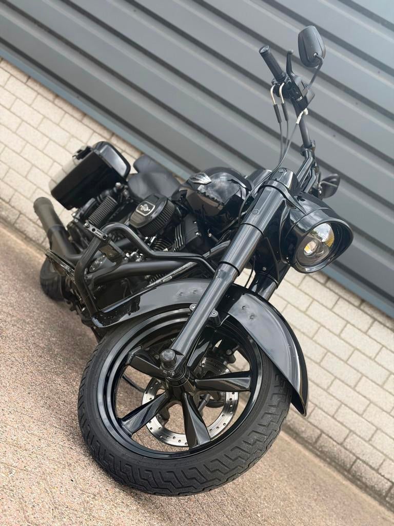 Harley Davidson FLD Switchback 103 Dyna Black edition (BJ 20, Motoren, 1690 cc, Chopper, Bedrijf, Meer dan 35 kW