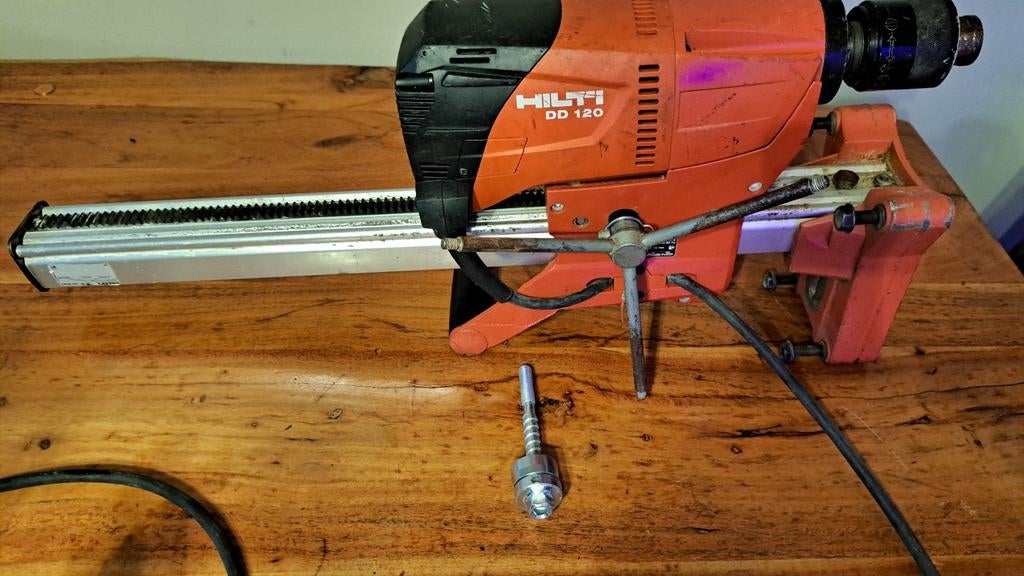Hilti DD 120 Diamantboormachine + geleiderail, Doe-het-zelf en Verbouw, Variabele snelheid, Ophalen, Boormachine, Gebruikt