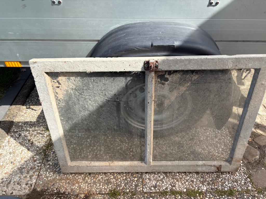 Oude betonnen stalramen., Doe-het-zelf en Verbouw, Ophalen, Gebruikt, Minder dan 80 cm, 80 tot 120 cm
