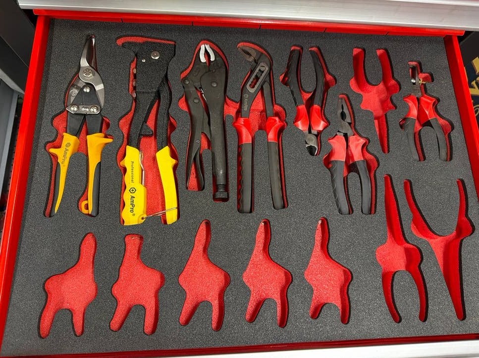 Gereedschapset in foam met nieuwe tangen, Ophalen of Verzenden, Nieuw, Gereedschapsset, Overige merken