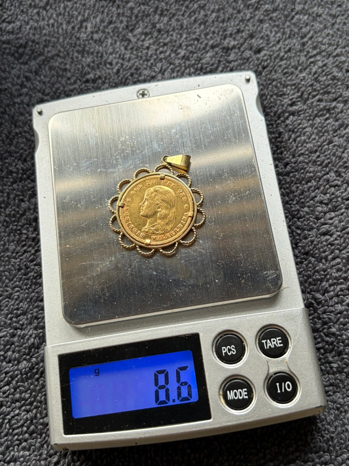 10 gulden in hanger goud, Ophalen of Verzenden, Zo goed als nieuw, Goud