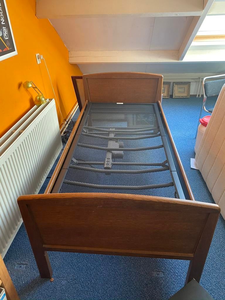 Avek Elektrisch verstelbaar bed, Huis en Inrichting, Slaapkamer | Bedden, Ophalen, 90 cm, Eenpersoons, Bruin