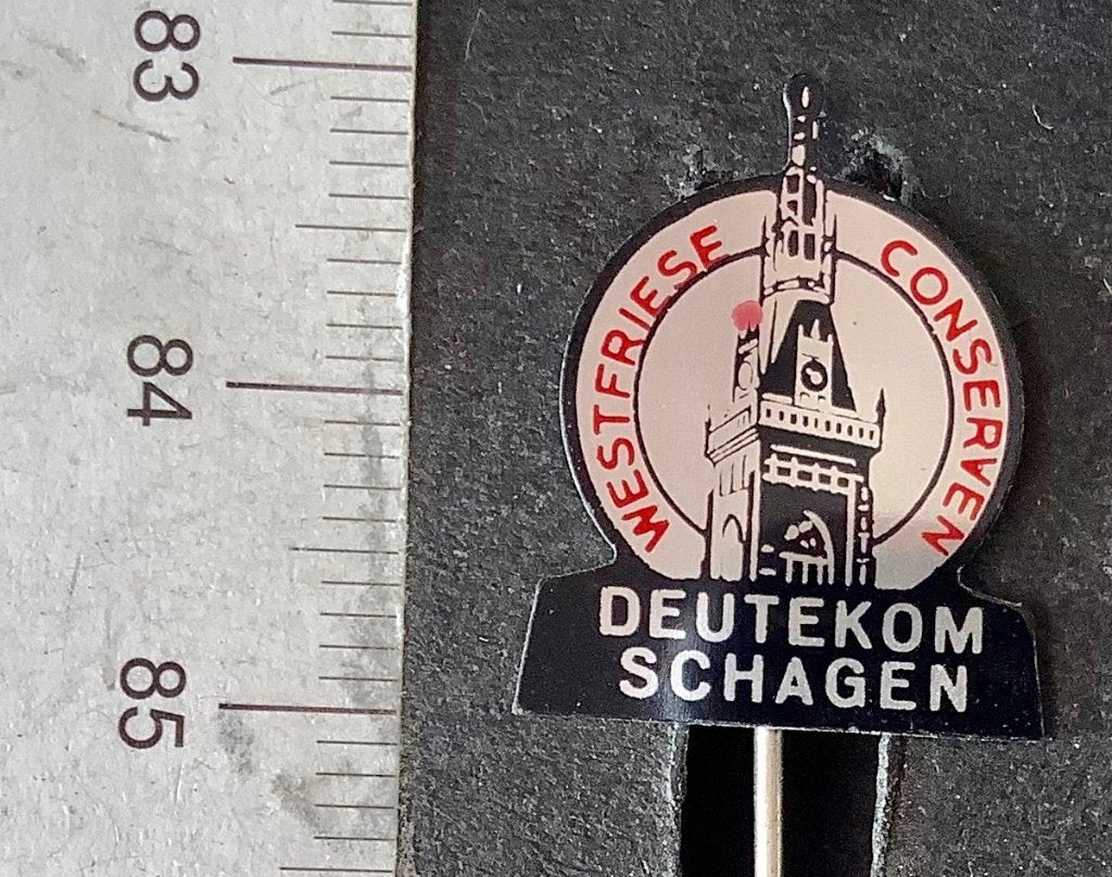 speld, Schagen, Deutekom Westfriese conserven (AW, Verzamelen, Ophalen of Verzenden, Gebruikt, Overige onderwerpen, Speldje of Pin