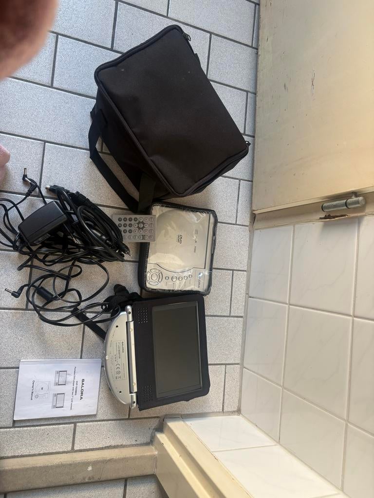 Salora draagbare dvd speler met LCD scherm en tasje, Audio, Tv en Foto, Dvd-spelers, Gebruikt, Draagbaar, Ophalen of Verzenden